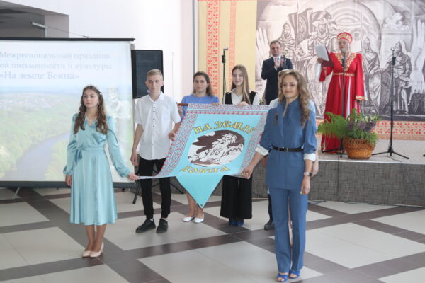 В Трубчевске проходит 38 Межрегиональный праздник славянской письменности и культуры На земле Бояна